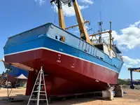 Nava de pescuit tip trauler de vânzare
