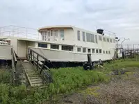 Navă cu feribotul de vânzare