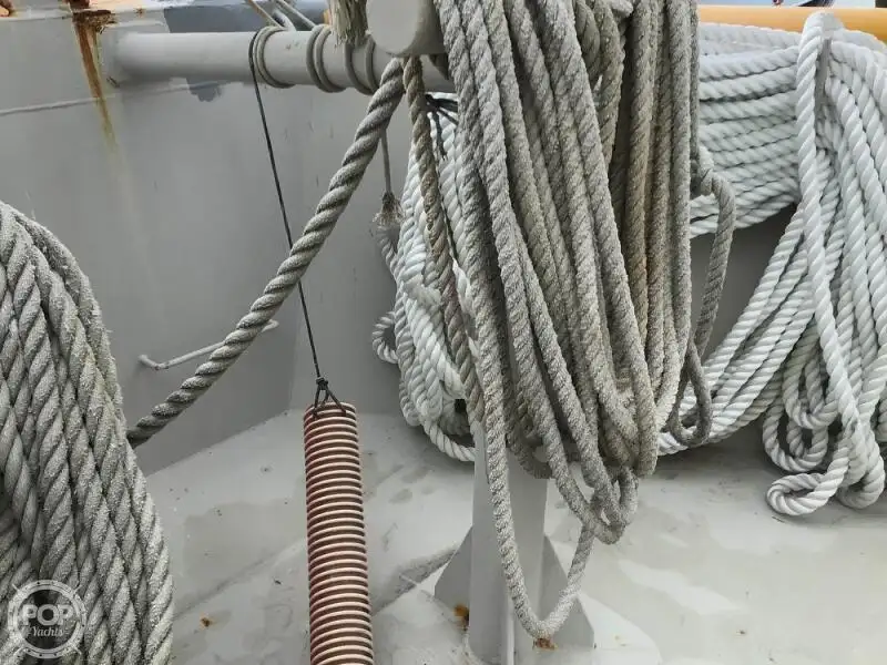 Nava de pescuit tip trauler de vânzare