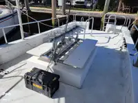 Nava de pescuit tip trauler de vânzare