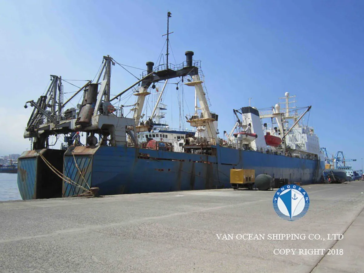 Nava de pescuit tip trauler de vânzare