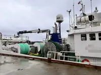 Nava de pescuit tip trauler de vânzare