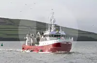 Nava de pescuit tip trauler de vânzare