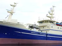 Nava de pescuit tip trauler de vânzare