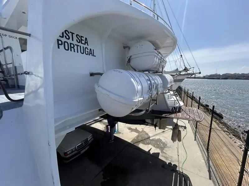 Catamaran de vânzare