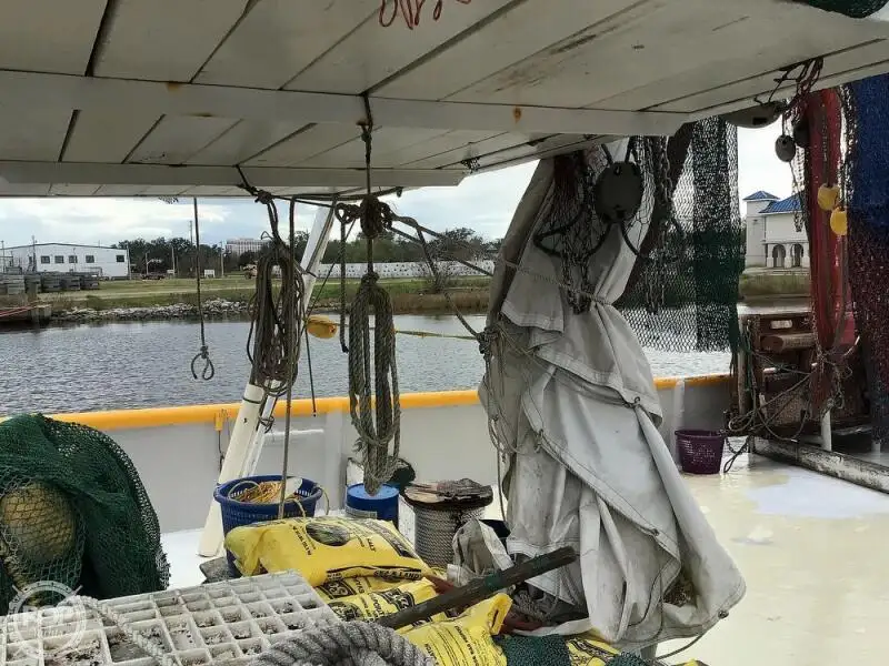 Nava de pescuit tip trauler de vânzare