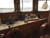 Nava de pescuit tip trauler de vânzare