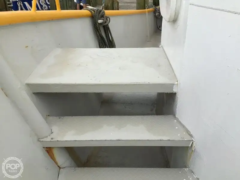Nava de pescuit tip trauler de vânzare