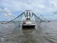 Nava de pescuit tip trauler de vânzare