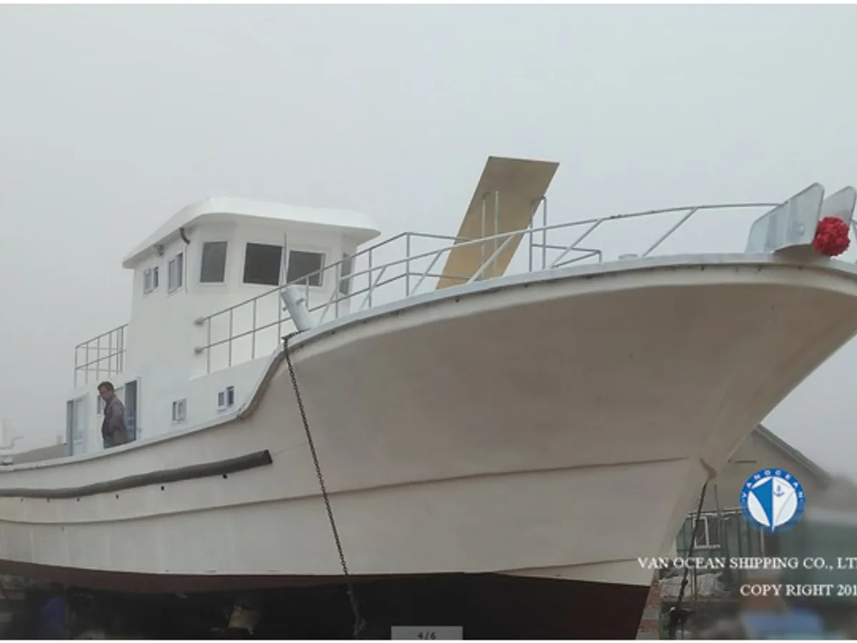 Nava de pescuit tip trauler de vânzare