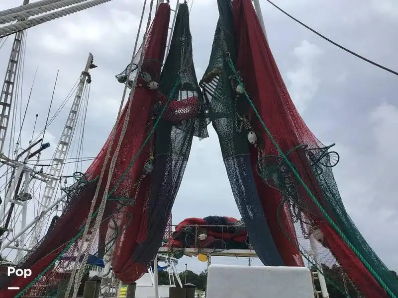 Nava de pescuit tip trauler de vânzare