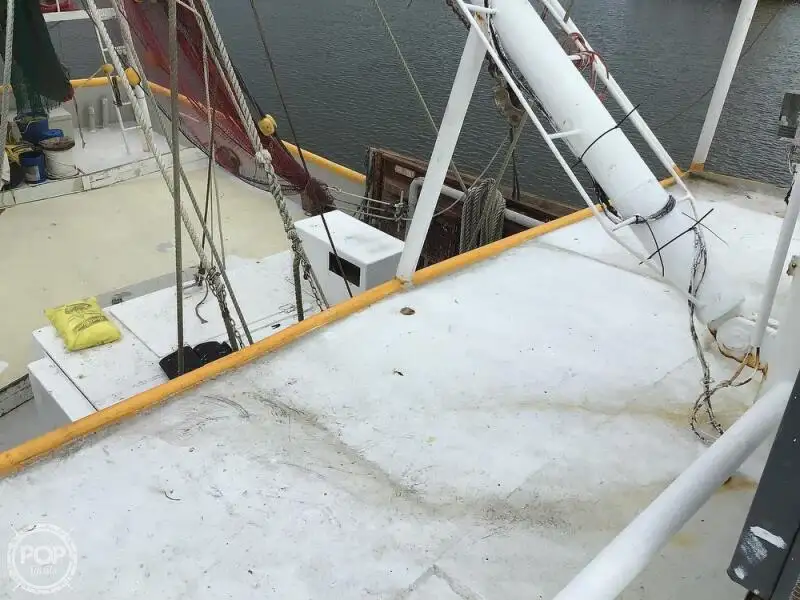Nava de pescuit tip trauler de vânzare
