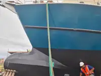 Nava de pescuit tip trauler de vânzare