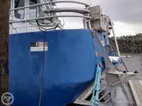 Șalupă de vânzare