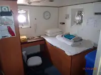 Ambarcațiune de debarcare, cu rezervoare de vânzare