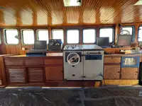 Nava de pescuit tip trauler de vânzare