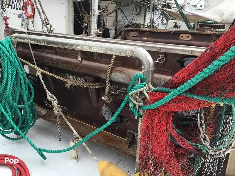 Nava de pescuit tip trauler de vânzare