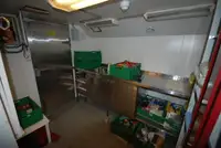Ambarcațiune de debarcare, cu rezervoare de vânzare