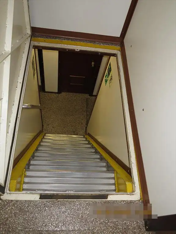 Navă de transport echipaj de vânzare