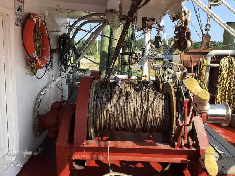 Nava de pescuit tip trauler de vânzare