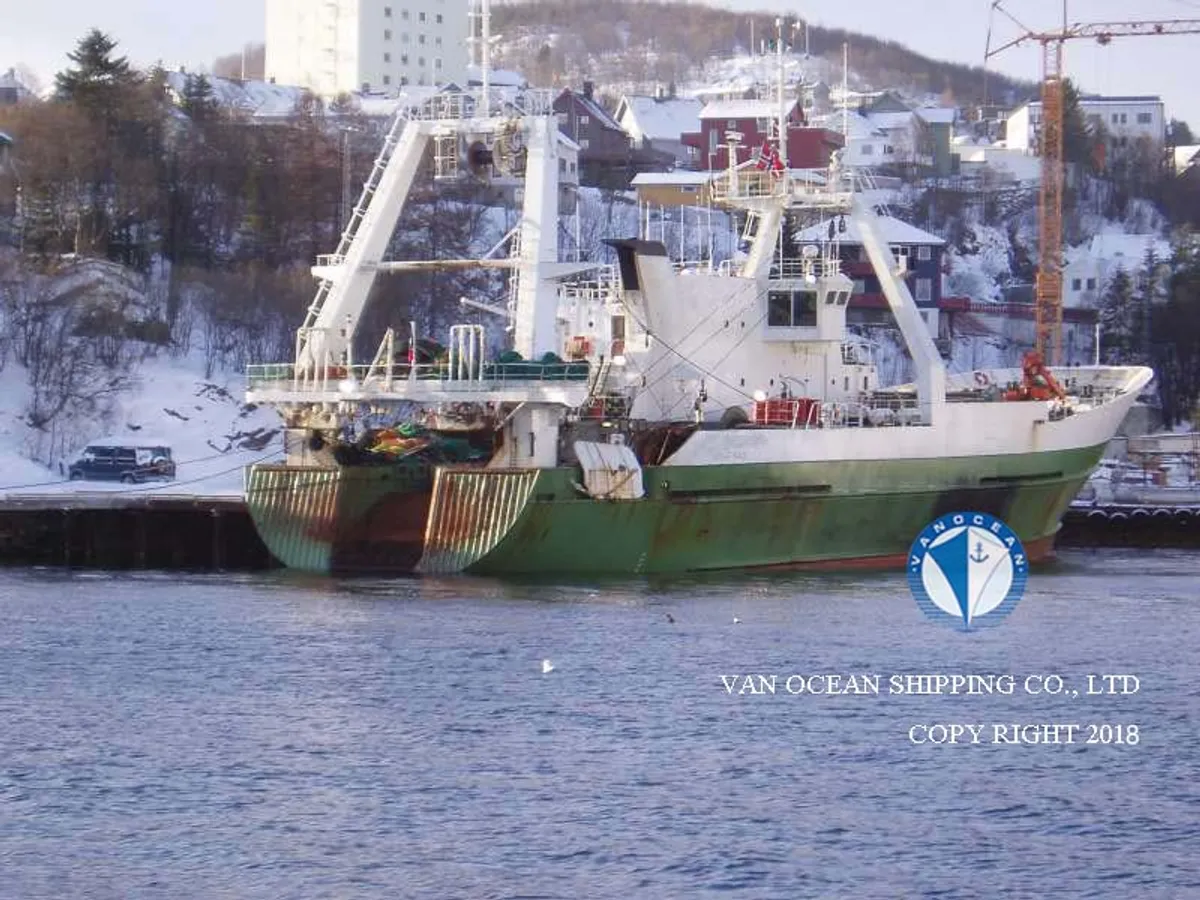 Nava de pescuit tip trauler de vânzare