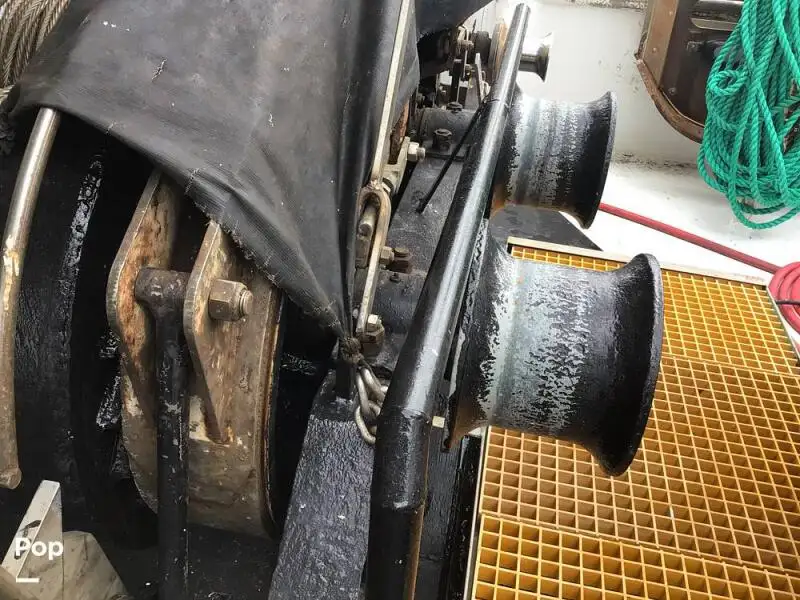 Nava de pescuit tip trauler de vânzare