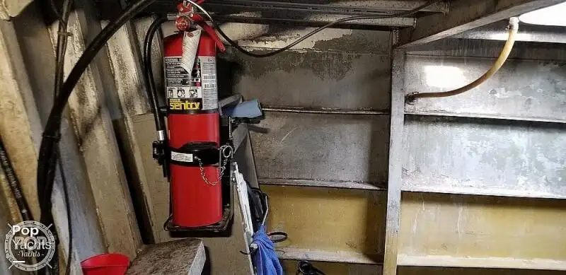 Nava de pescuit tip trauler de vânzare
