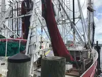 Nava de pescuit tip trauler de vânzare