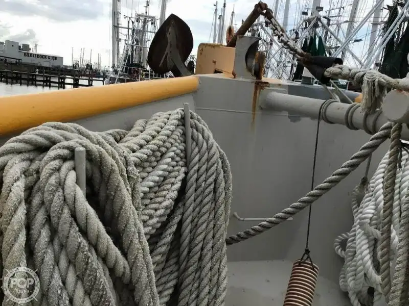 Nava de pescuit tip trauler de vânzare