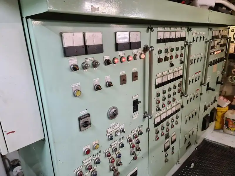 Nava de pescuit cu linii lungi de vânzare