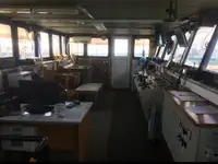 Nava cu macara de vânzare