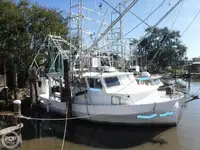 Nava de pescuit tip trauler de vânzare