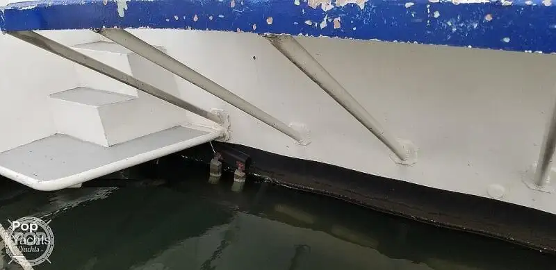 Nava de pescuit tip trauler de vânzare