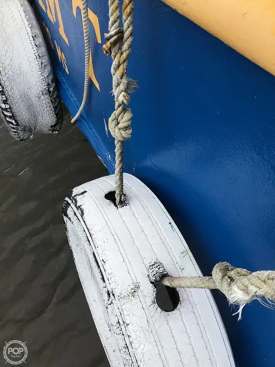 Nava de pescuit tip trauler de vânzare