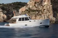 Nava de pescuit tip trauler de vânzare