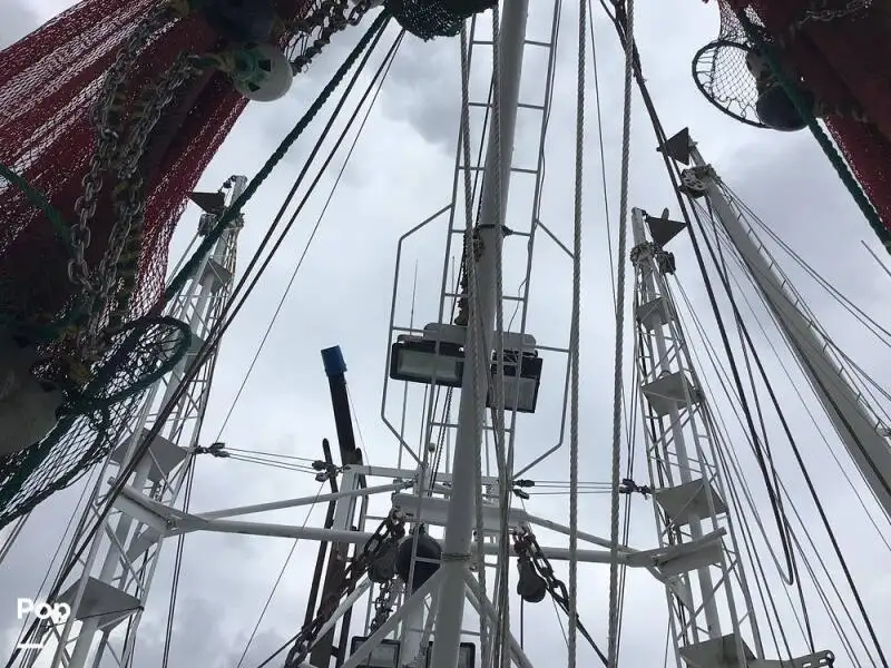 Nava de pescuit tip trauler de vânzare