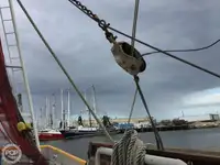 Nava de pescuit tip trauler de vânzare