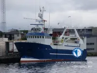Nava de pescuit tip trauler de vânzare