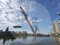 Nava cu macara de vânzare