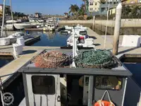 Nava de pescuit tip trauler de vânzare