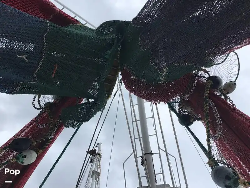Nava de pescuit tip trauler de vânzare