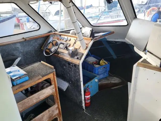 Nava de pescuit tip trauler de vânzare