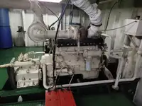 Ambarcațiune de debarcare, cu rezervoare de vânzare