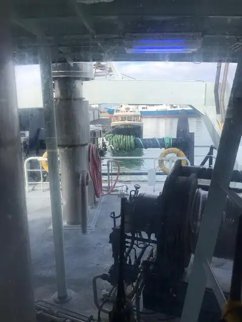 Nava de pescuit tip trauler de vânzare