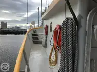 Nava de pescuit tip trauler de vânzare