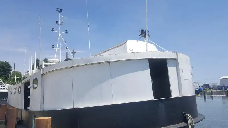 Nava de pescuit tip trauler de vânzare