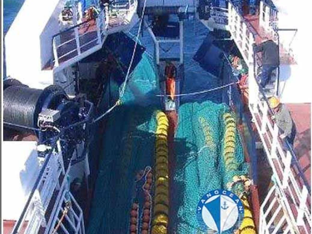 Nava de pescuit tip trauler de vânzare