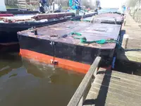 Ponton de vânzare