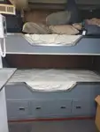 Ambarcațiune de debarcare, cu rezervoare de vânzare
