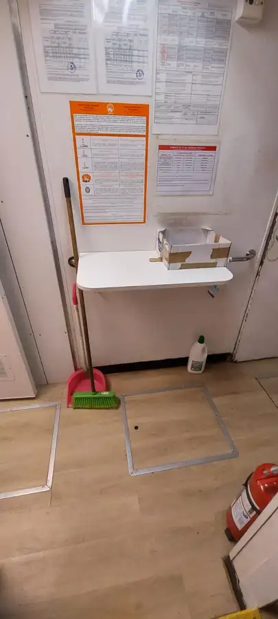 Navă de transport echipaj de vânzare